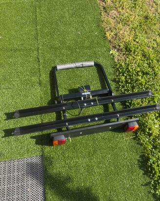 Porta bici per gancio di traino