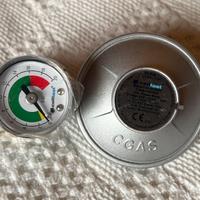 Riduttore di pressione del gas con manometro