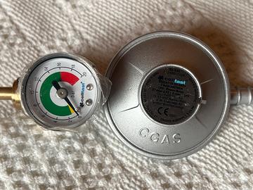 Riduttore di pressione del gas con manometro