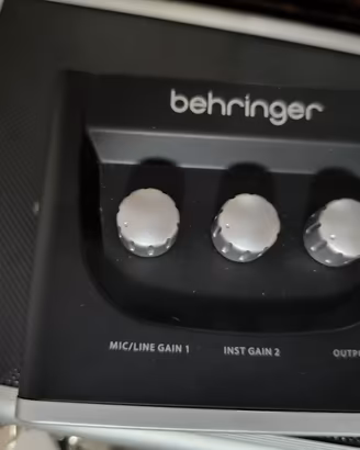 Behringer U-Phoria UM2 interfaccia audio USB