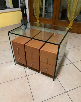 Comodino con cassetti