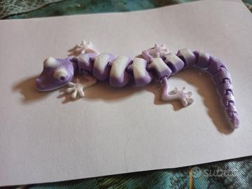 decorazioni, giochi e animali in plastica