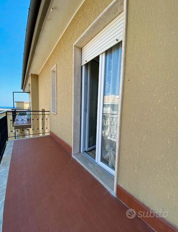 800 mt mare , bilocale , balcone vista mare