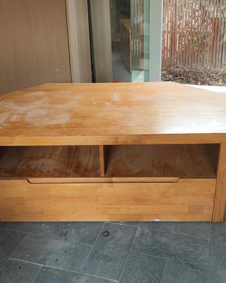 Mobile angolare Ikea in legno.