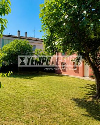 Casa indipendente con ampio giardino a Pisignano d