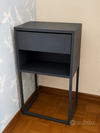 Comodino IKEA con cassetto
