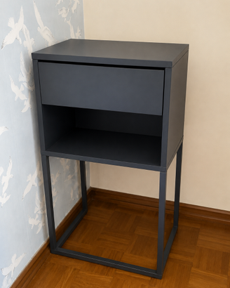 Comodino IKEA con cassetto