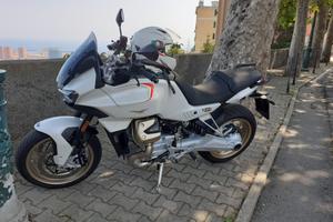 moto Guzzi v100 Mandello 