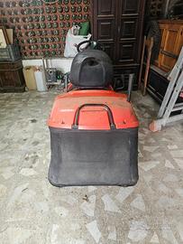 Trattorino taglia erba