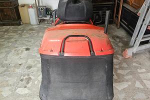 Trattorino taglia erba