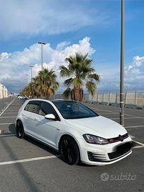 Volkswagen Golf GTI Performance 2.0 TSI 230CV