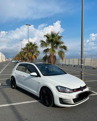 Volkswagen Golf GTI Performance 2.0 TSI 230CV