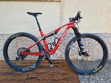 Canyon Lux CF7.0 2020 taglia M Full XT