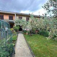 VILLA A SCHIERA A CORTE FRANCA