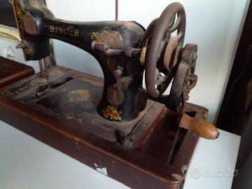 Macchina da cucire SINGER a manovella primi 900