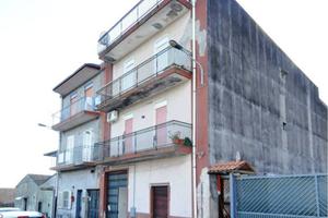 APPARTAMENTO 4 VANI SAN PIETRO CLARENZA (CT)