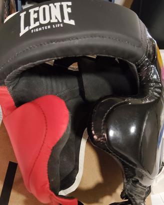 casco e guantoni Leone