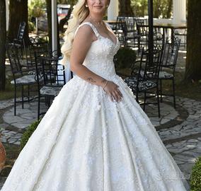 Abito da sposa principesco bianco con pizzo 3D