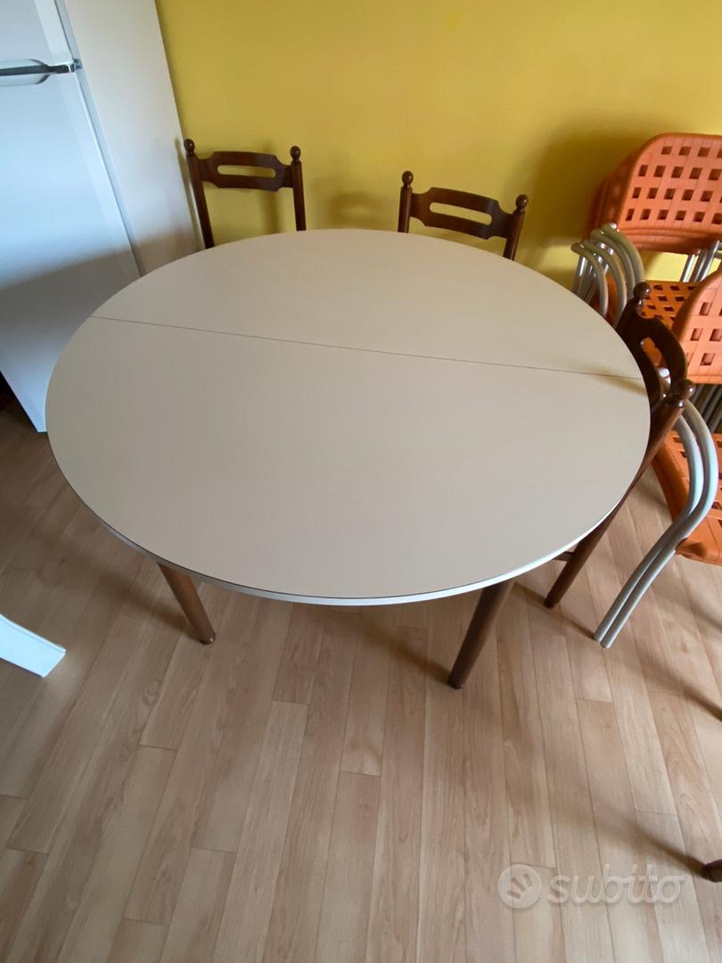 Tavolo allungabile + 6 sedie - Arredamento e Casalinghi In vendita a Venezia