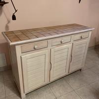 Mobile in legno chiaro per cucina
