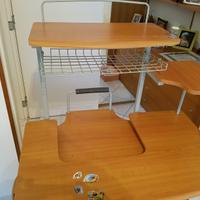 Scrivania con scaffale