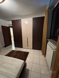 Camera da letto moderna completa