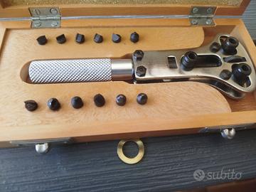 strumento apertura cassa orologi