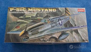 Modellino P-51 A MUSTANG Academy