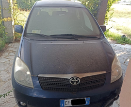 Toyota Yaris Verso a Serravalle Scrivia (Al)