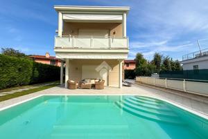 VILLA SINGOLA A PADENGHE SUL GARDA