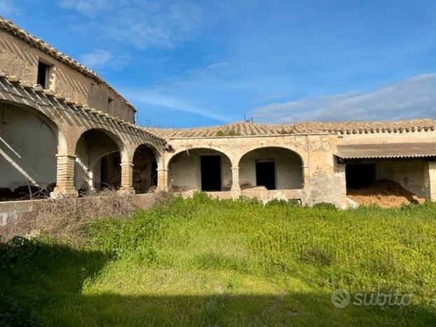 Ampio terreno con Casa Campidanese