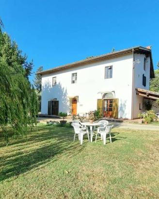 Rustico / Casale di 420 m² con più di 5 locali a E