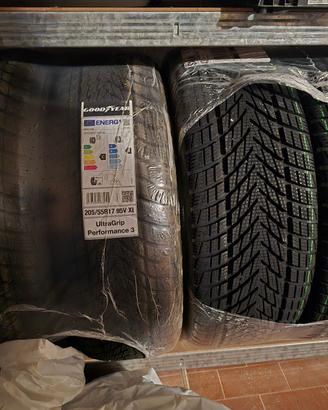 4 Pneumatici Invernali Goodyear Ultragrip Perform.