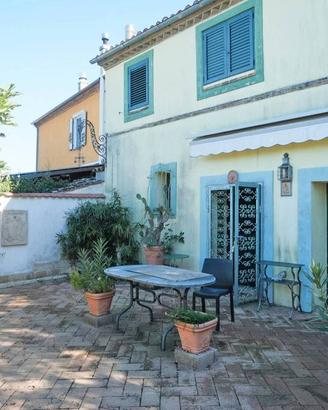 Casa indipendente di 206 m² con 5 locali a Montefi