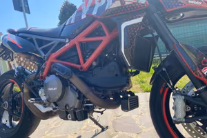 Moto hypermotard Ducati 2021