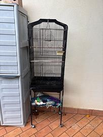 Gabbietta per uccelli con carrello