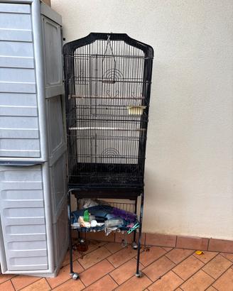 Gabbietta per uccelli con carrello