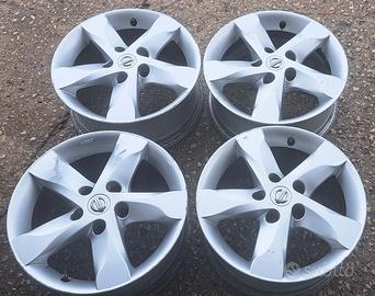 Cerchi in lega Nissan R16