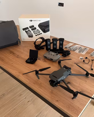 DJI MAVIC 3 CLASSIC FLY MORE COMBO – PARI AL NUOVO