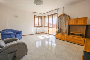 Quadrilocale luminoso in zona residenziale