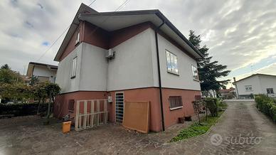 Casa indipendente con terreno r-3381