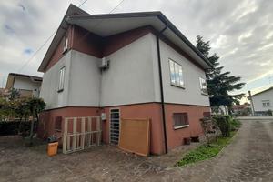 Casa indipendente con terreno r-3381
