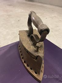 Ferro da stiro antico