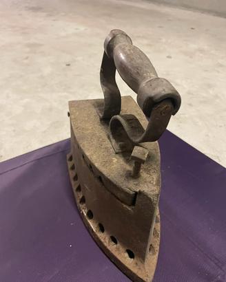 Ferro da stiro antico