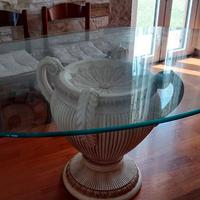 Tavolo di cristallo da cucina