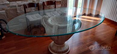 Tavolo di cristallo da cucina