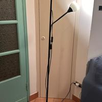 Lampada da terra con doppia illuminazione