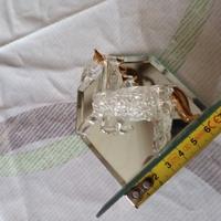 Cavallino in plastica su supporto in vetro