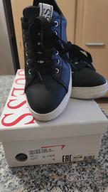 Sneakers Guess nere n. 39