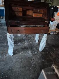 scrittoio antico con cassetti